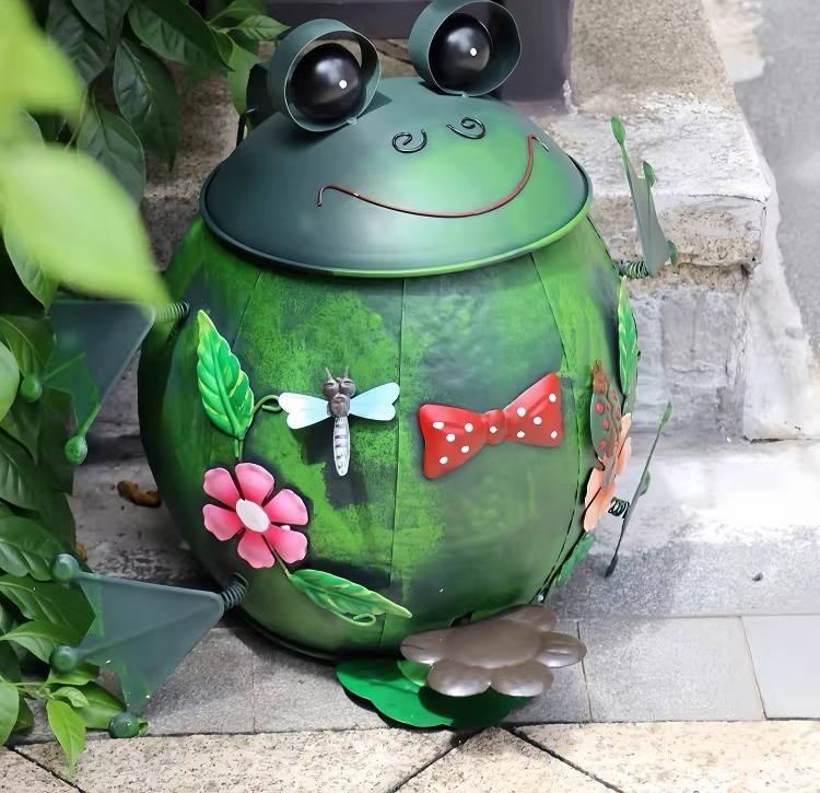 錬鉄製ゴミ箱 屋外 庭 バルコニー カエル 漫画風 装飾飾り - Gardening Tools Cartoon のレビューと価格