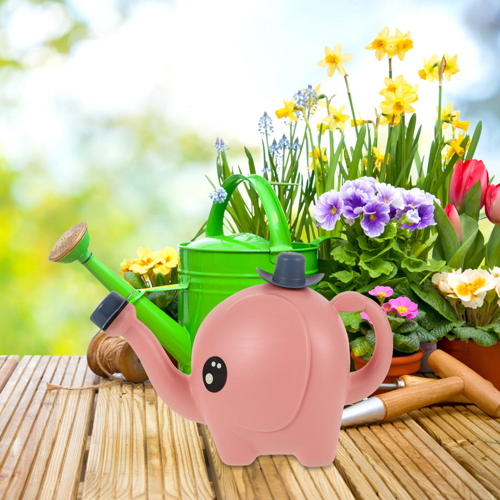 漫画風のプラスチック製じょうろ。室内・屋外の植物、庭の手入れ - Gardening Tools Cartoon のレビューと価格